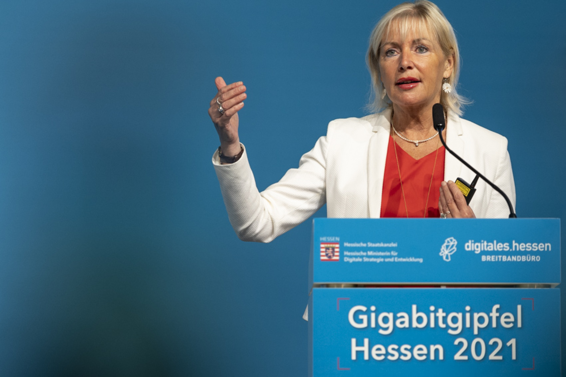 Die Hessische Digitalministerin Prof. Dr. Kristina Sinemus bei der Eröffnung des Gigabitgipfels Hessen 2021